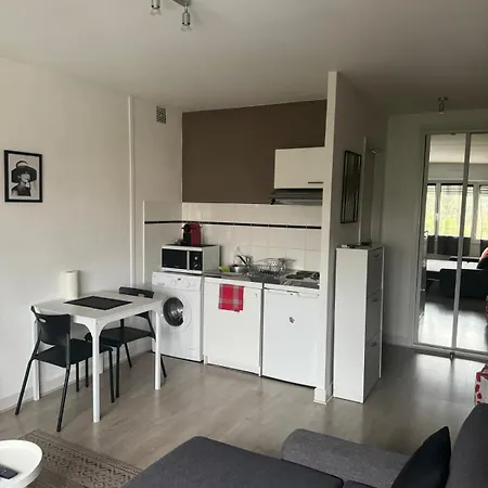 Apartment - 25 M2 Dans Avec Parking Prive A 10 Mn De Bordeaux En Tram