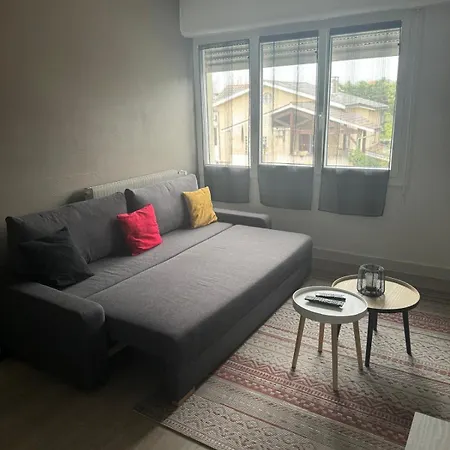 - 25 M2 Dans Avec Parking Prive A 10 Mn De Bordeaux En Tram