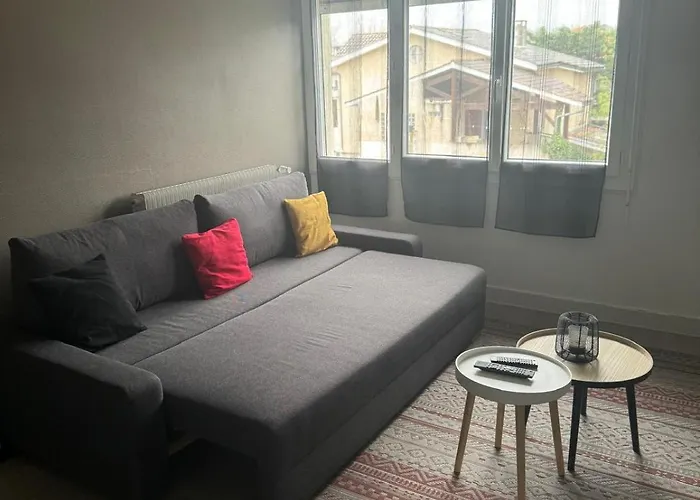 - 25 M2 Dans Avec Parking Prive A 10 Mn De Bordeaux En Tram